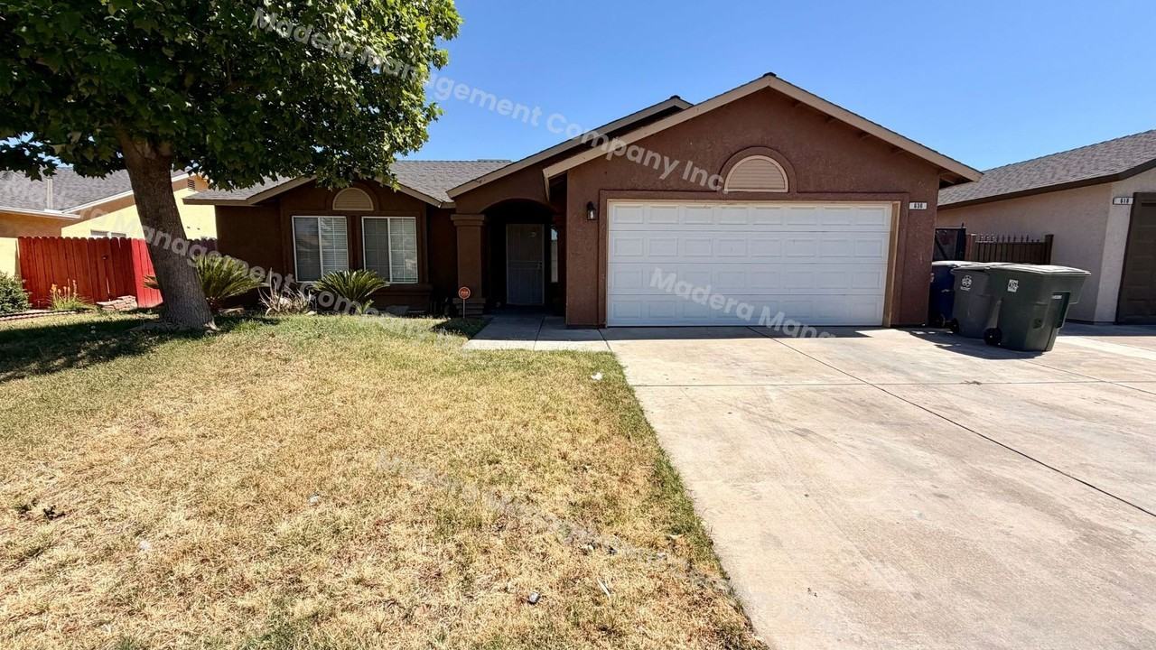 636 Macadamia Ave - Photo 2 of 33