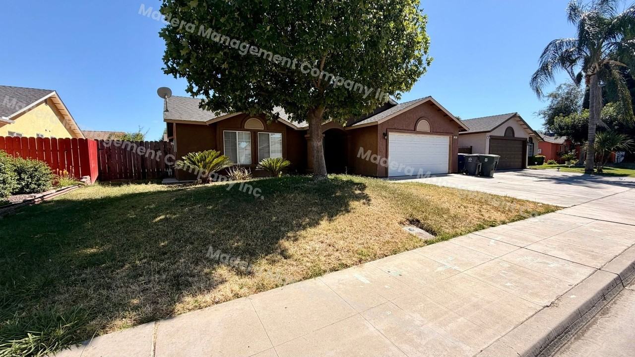 636 Macadamia Ave - Photo 3 of 33