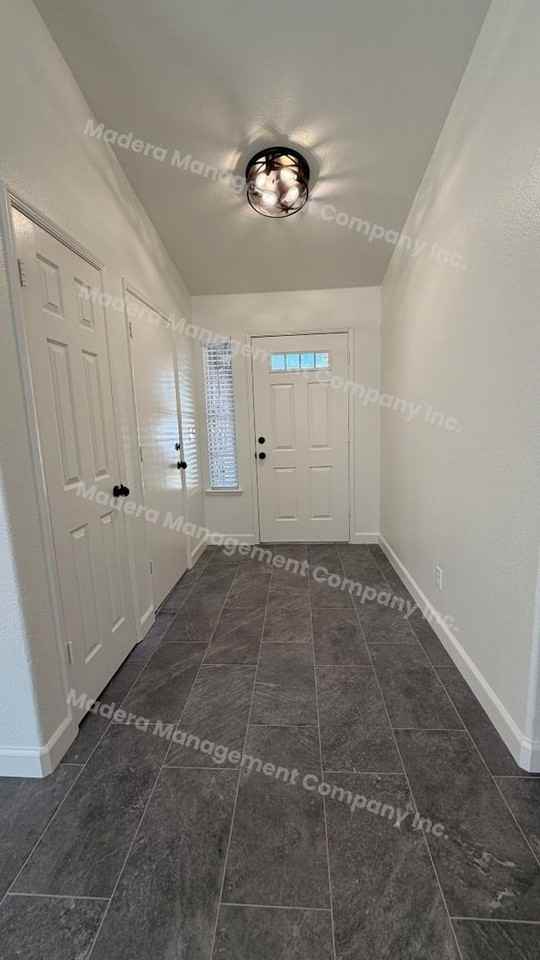 636 Macadamia Ave - Photo 4 of 33
