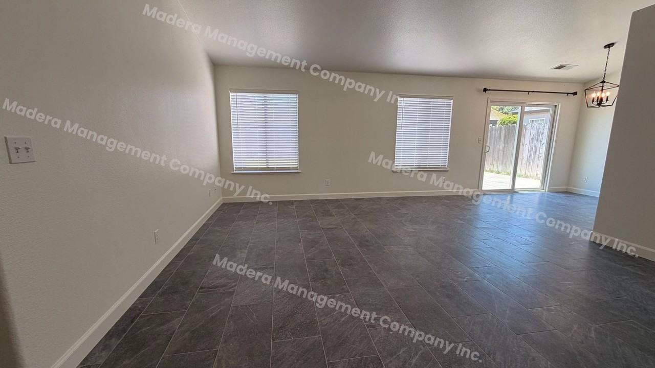 636 Macadamia Ave - Photo 5 of 33
