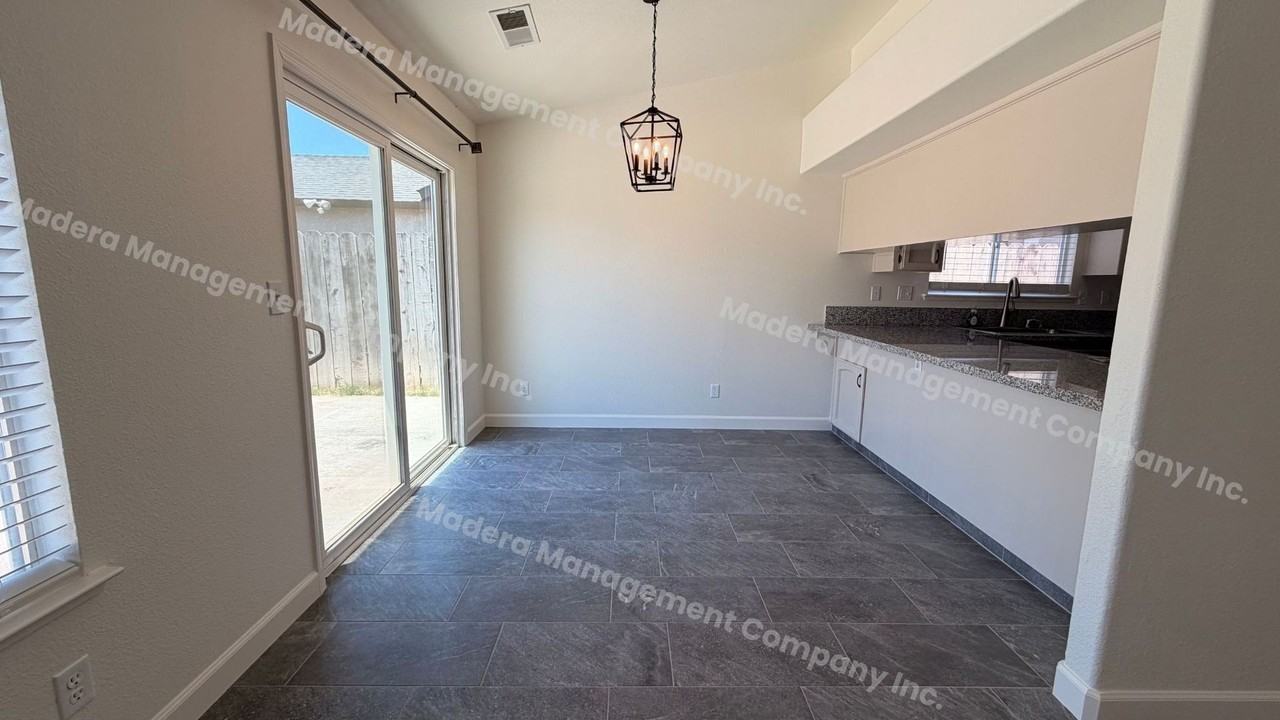 636 Macadamia Ave - Photo 7 of 33