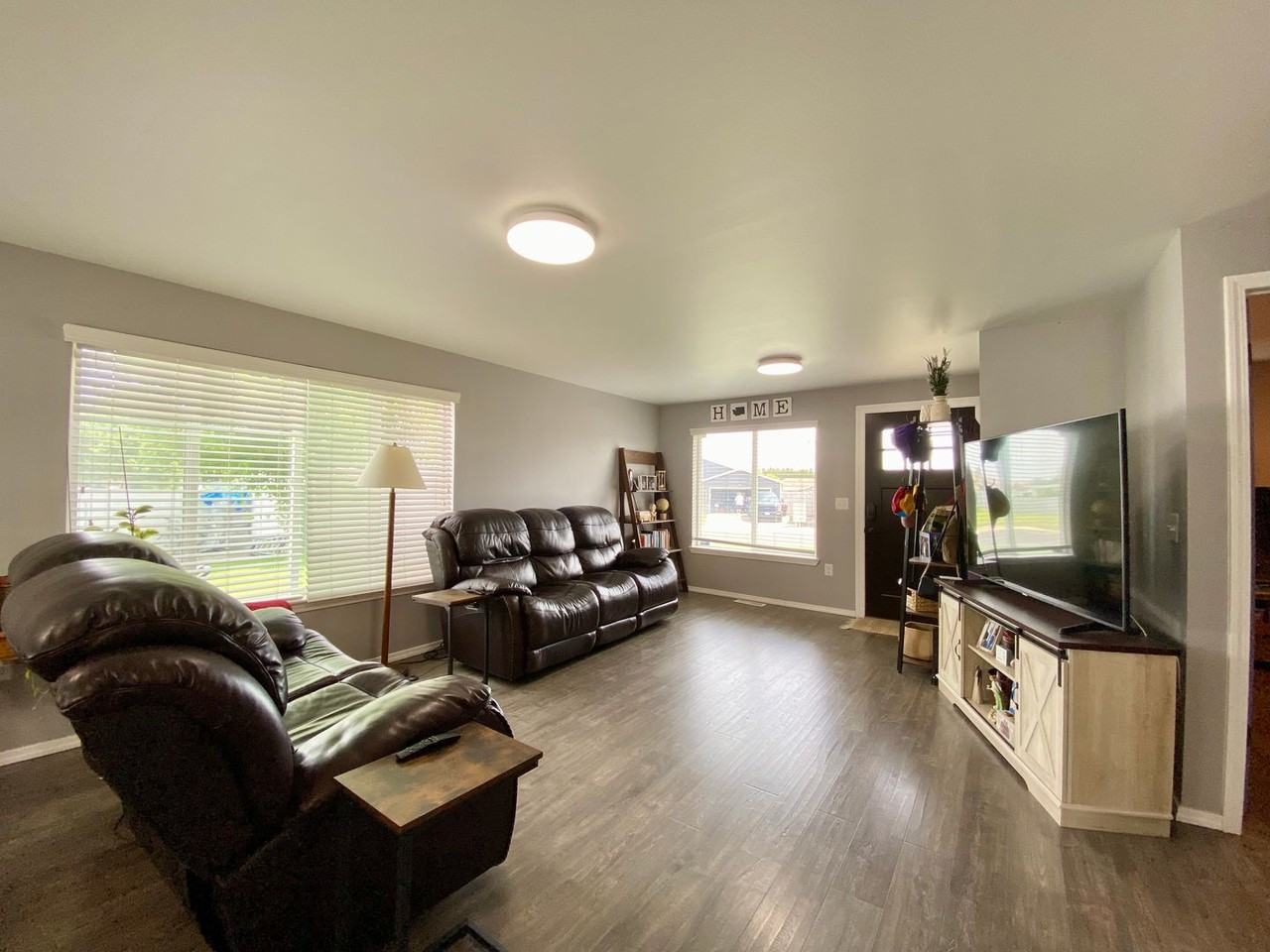 2226 S 66th Ave - Photo 3 of 21