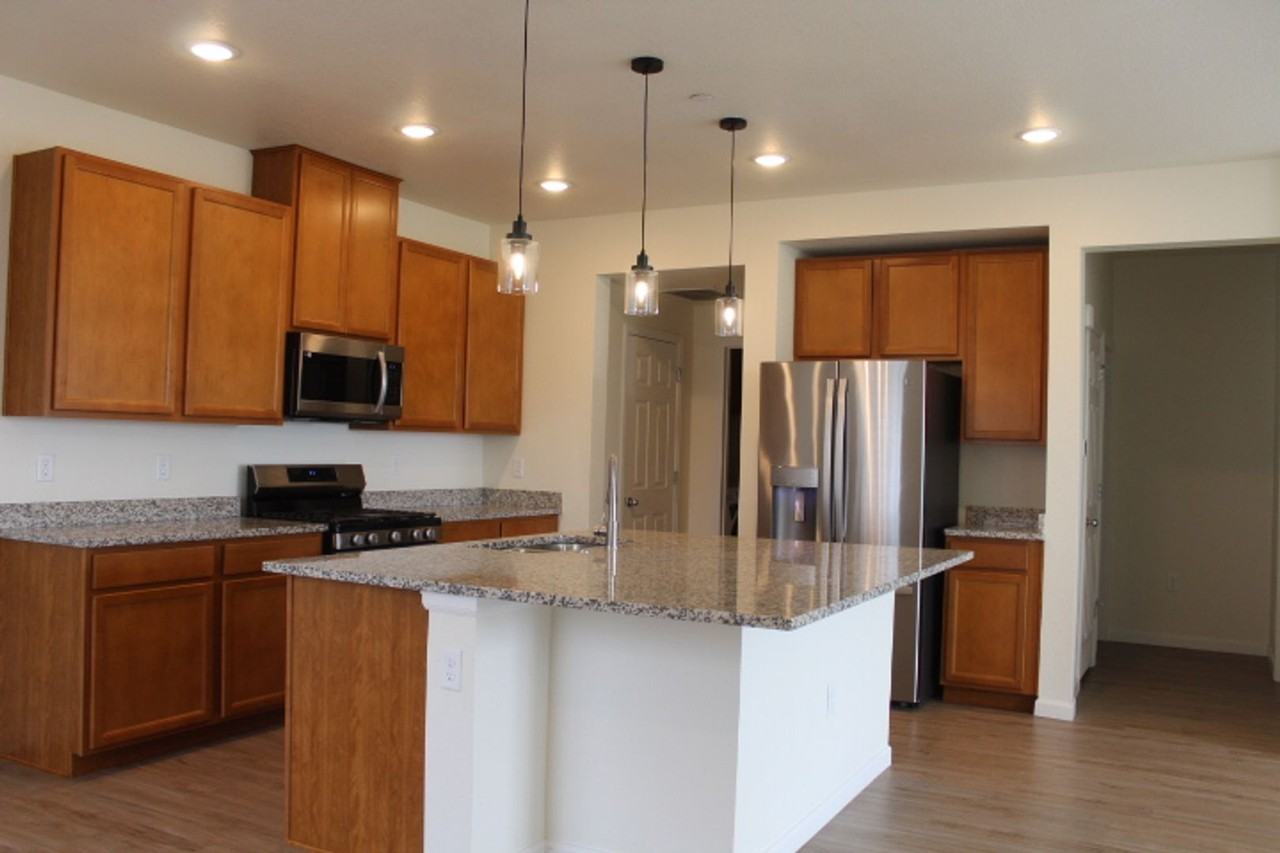 9992 W Victoria Pl #205 - Photo 4 of 39