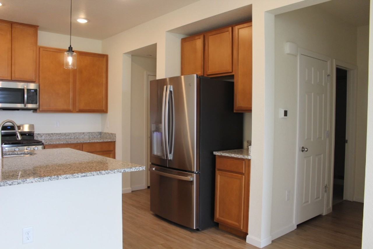 9992 W Victoria Pl #205 - Photo 7 of 39