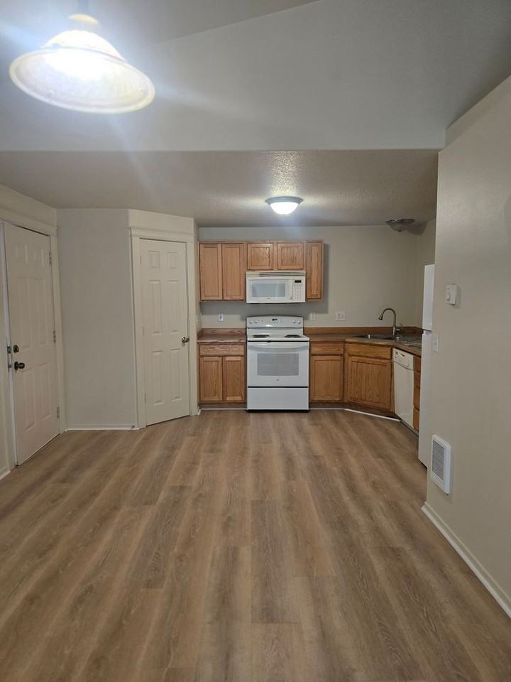 803 Se Kierra Pl - Photo 2 of 11