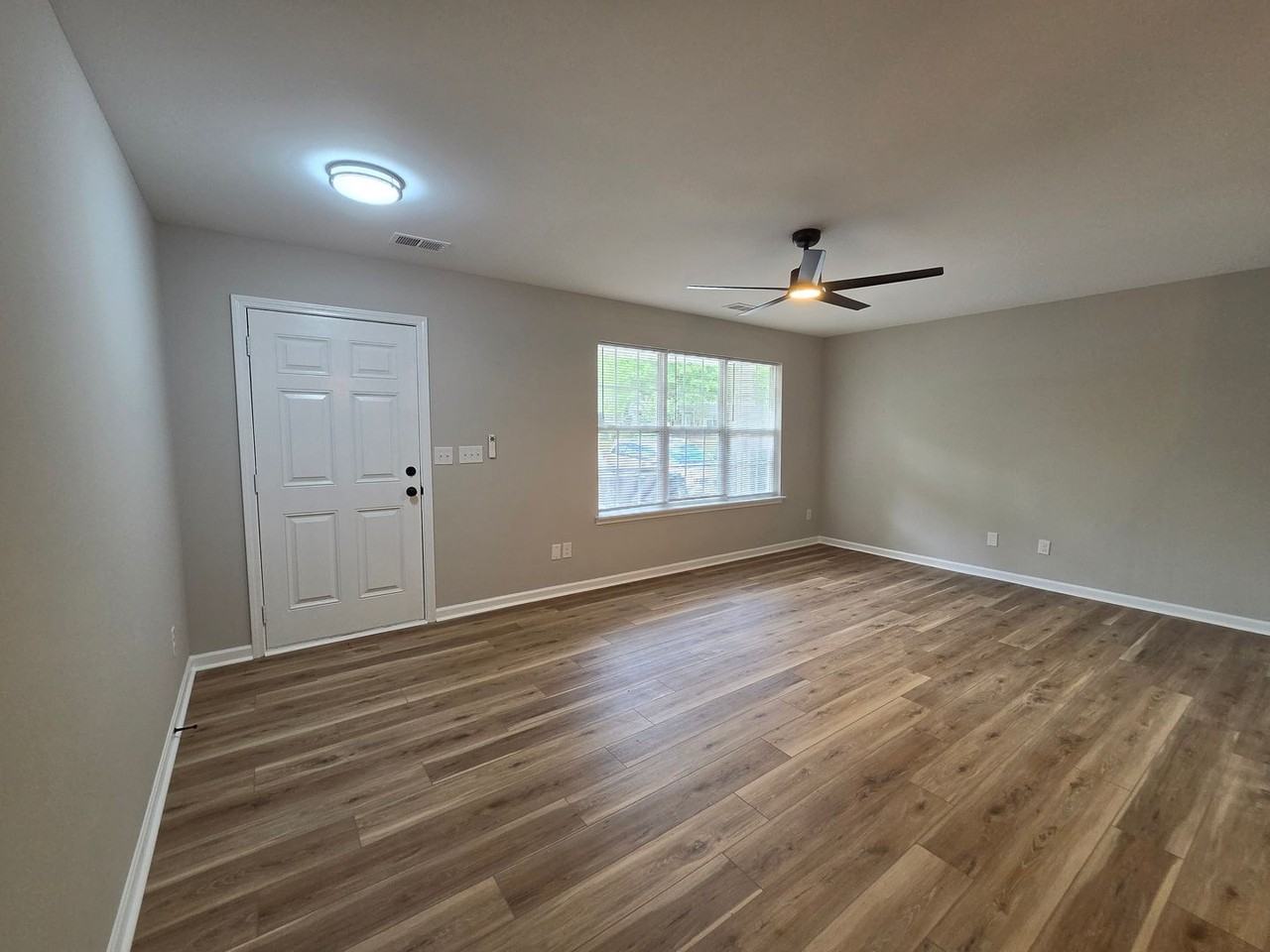 109 Delargy Cir - Photo 2 of 12