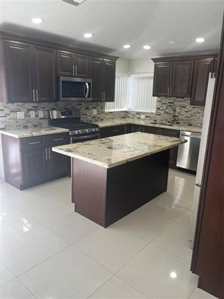 13412 Nw 5th Pl - Photo 3 of 15