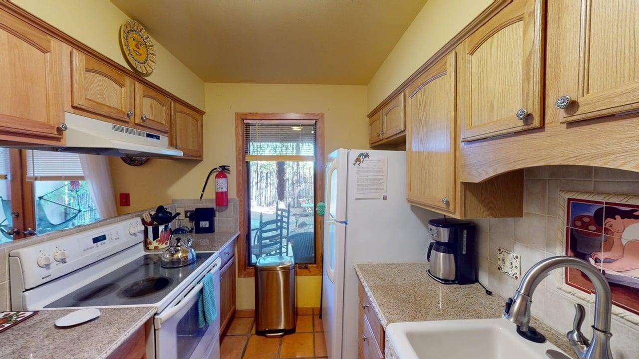 442 Greg Ave - Photo 6 of 11