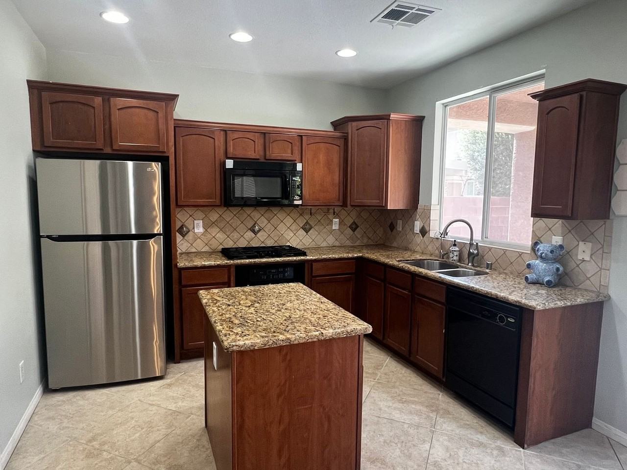 8683 Moreno Mountain Ave - Photo 4 of 17