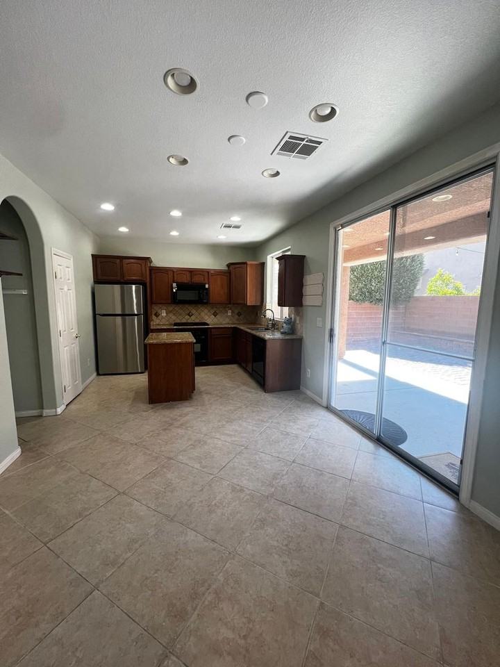 8683 Moreno Mountain Ave - Photo 5 of 17