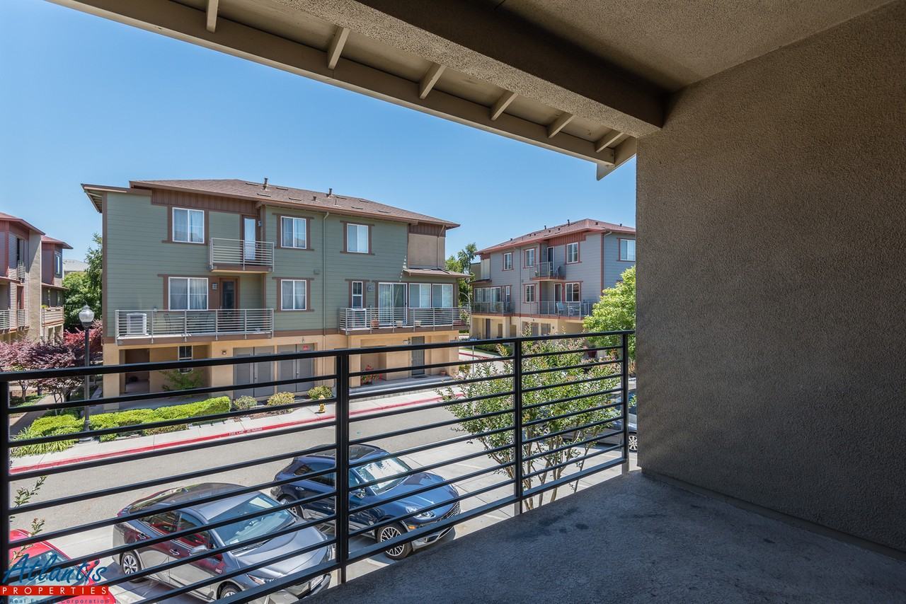 887 Sakura Dr - Photo 5 of 16