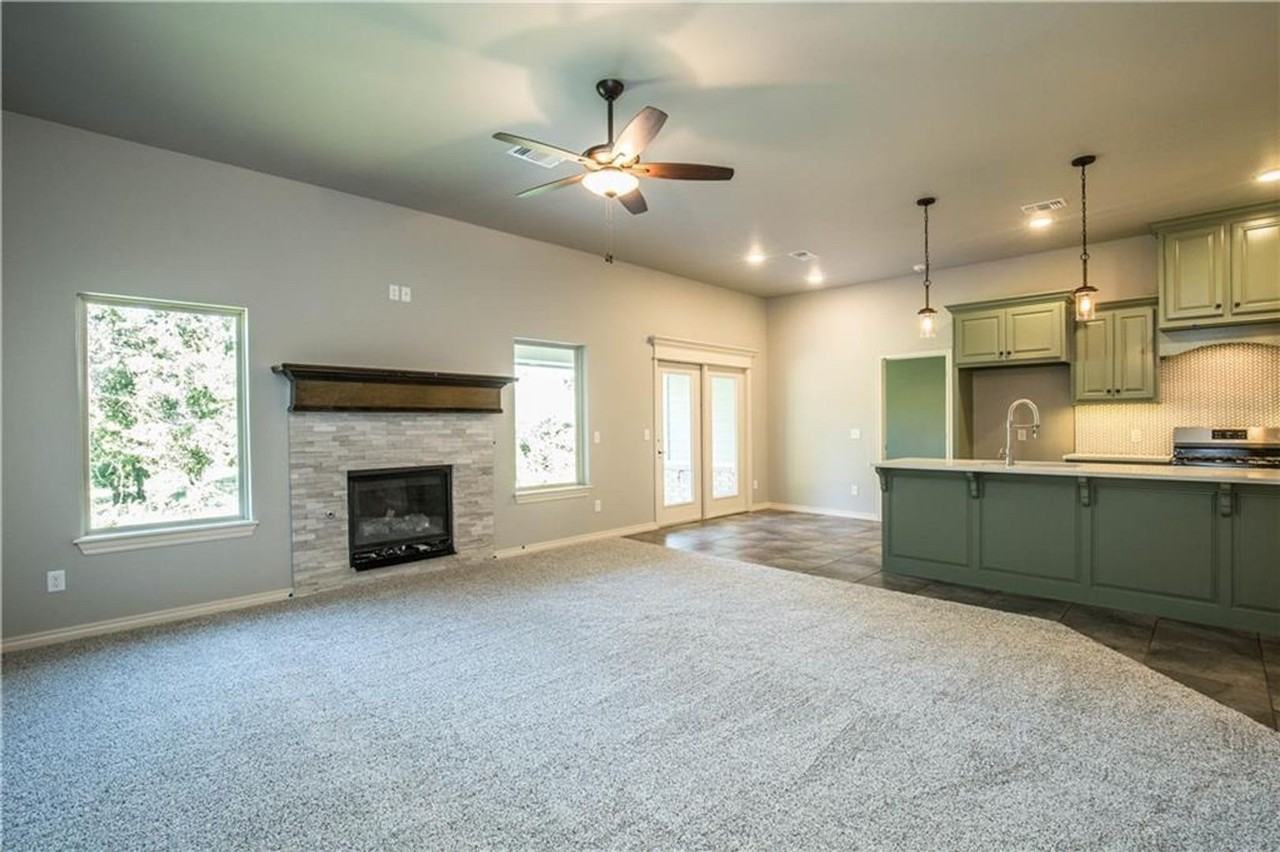 2801 Cypress Springs Blvd - Photo 4 of 25