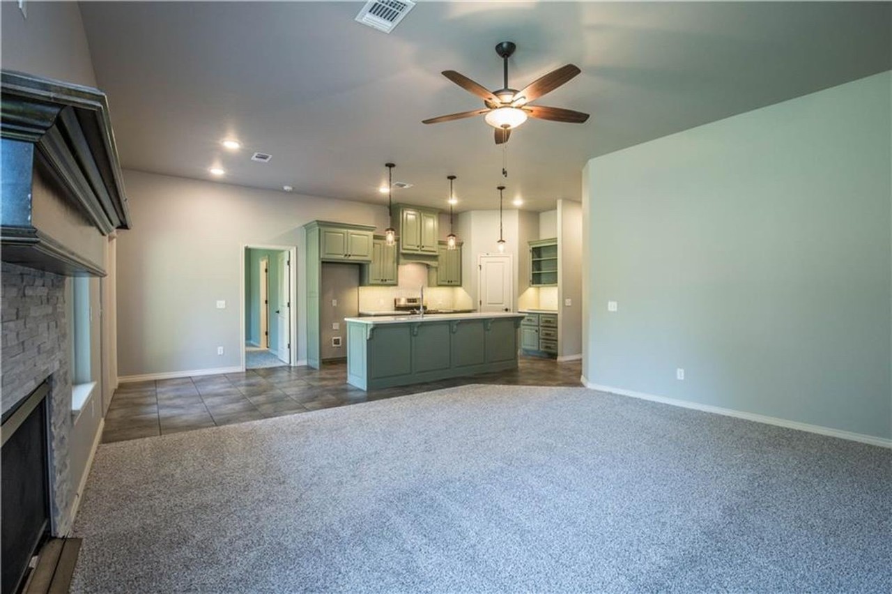 2801 Cypress Springs Blvd - Photo 5 of 25