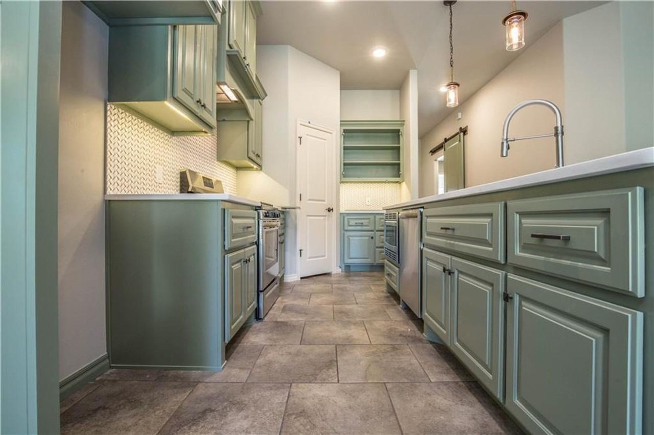 2801 Cypress Springs Blvd - Photo 6 of 25