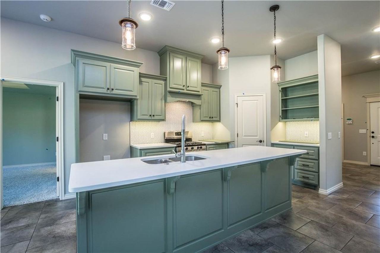2801 Cypress Springs Blvd - Photo 7 of 25
