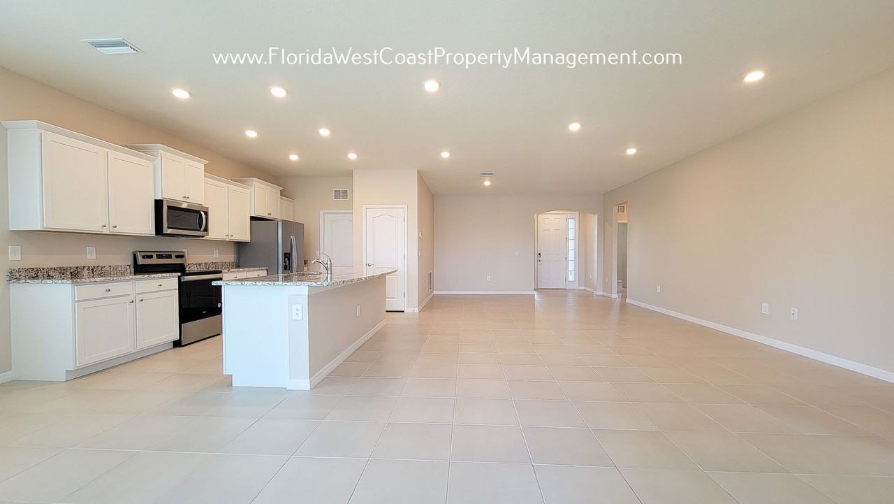 5831 Silver Palm Blvd - Photo 4 of 39