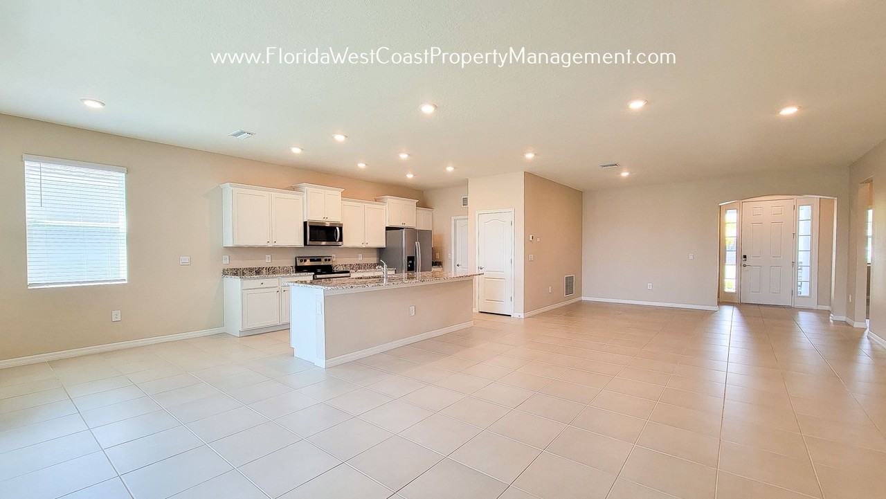 5831 Silver Palm Blvd - Photo 5 of 39