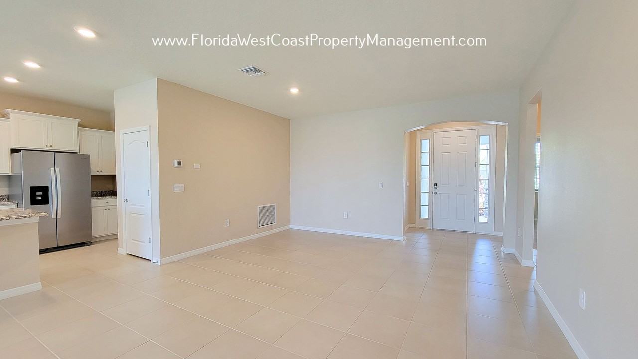 5831 Silver Palm Blvd - Photo 6 of 39