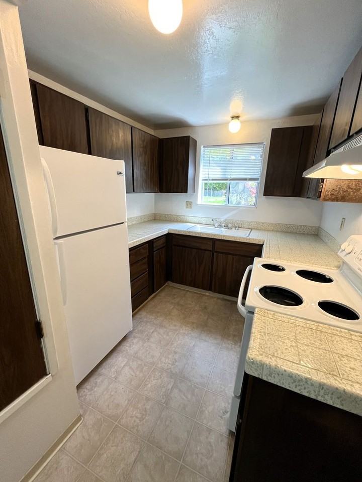 841 Bayside Rd - Photo 5 of 15