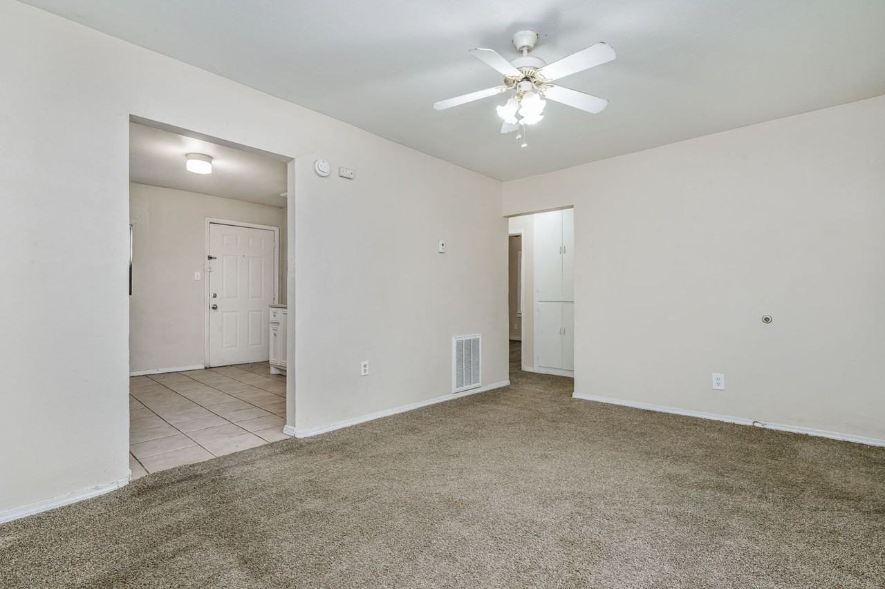 819 N Apache St - Photo 4 of 16