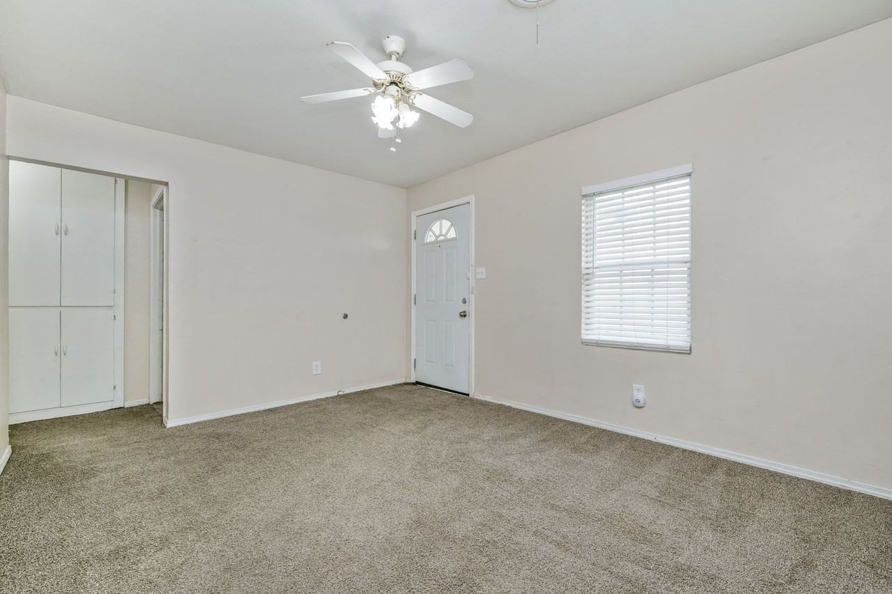 819 N Apache St - Photo 6 of 16