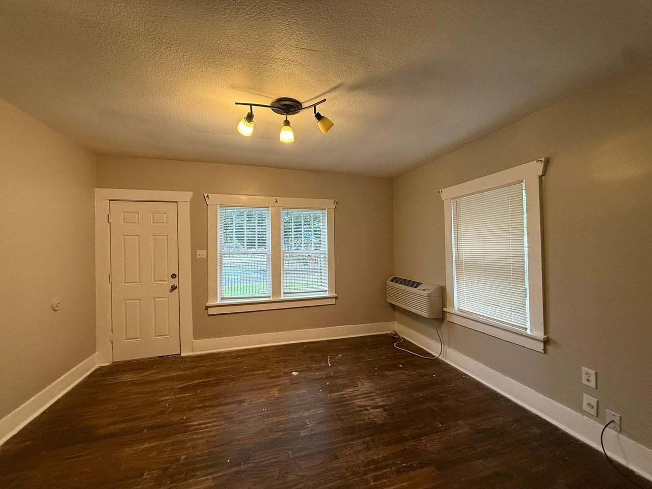 1710 E Victor St #5 - Photo 3 of 10