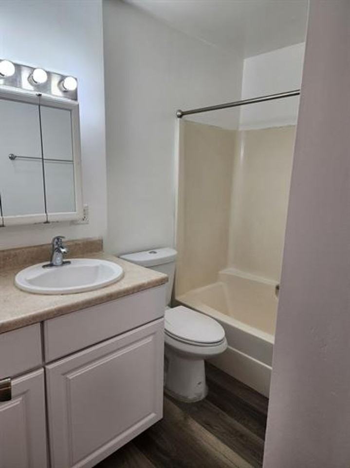 604 2nd St - Photo 4 of 7