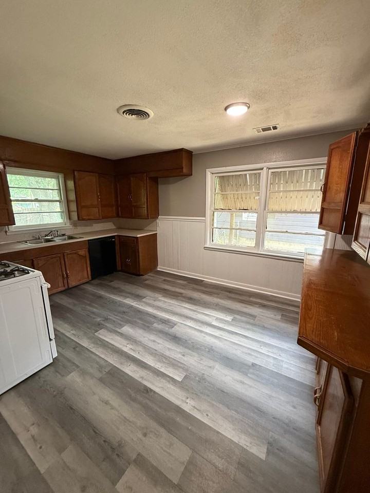 4016 Marshall Dr - Photo 3 of 9