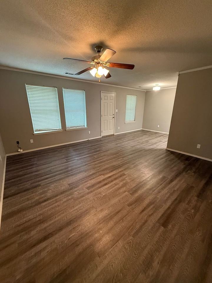 1309 Grand Oak Dr - Photo 2 of 9