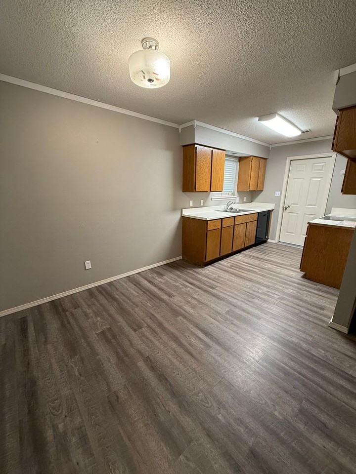 1309 Grand Oak Dr - Photo 3 of 9