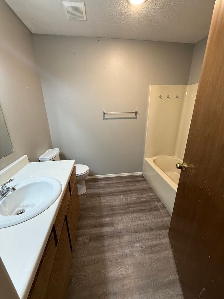 1309 Grand Oak Dr - Photo 4 of 9