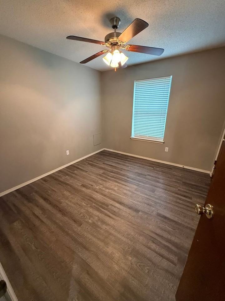 1309 Grand Oak Dr - Photo 5 of 9