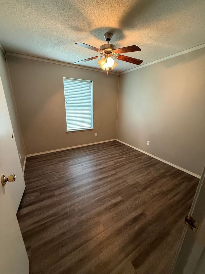 1309 Grand Oak Dr - Photo 6 of 9