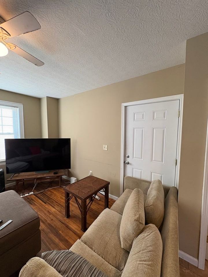 2536 Adams Ave - Photo 4 of 24