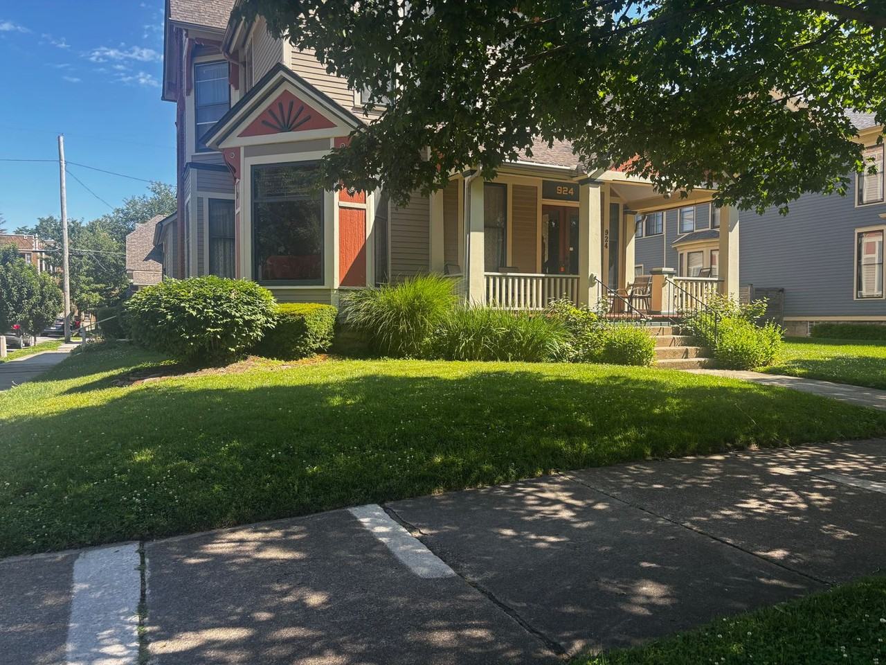 924 W Wayne St - Photo 2 of 28