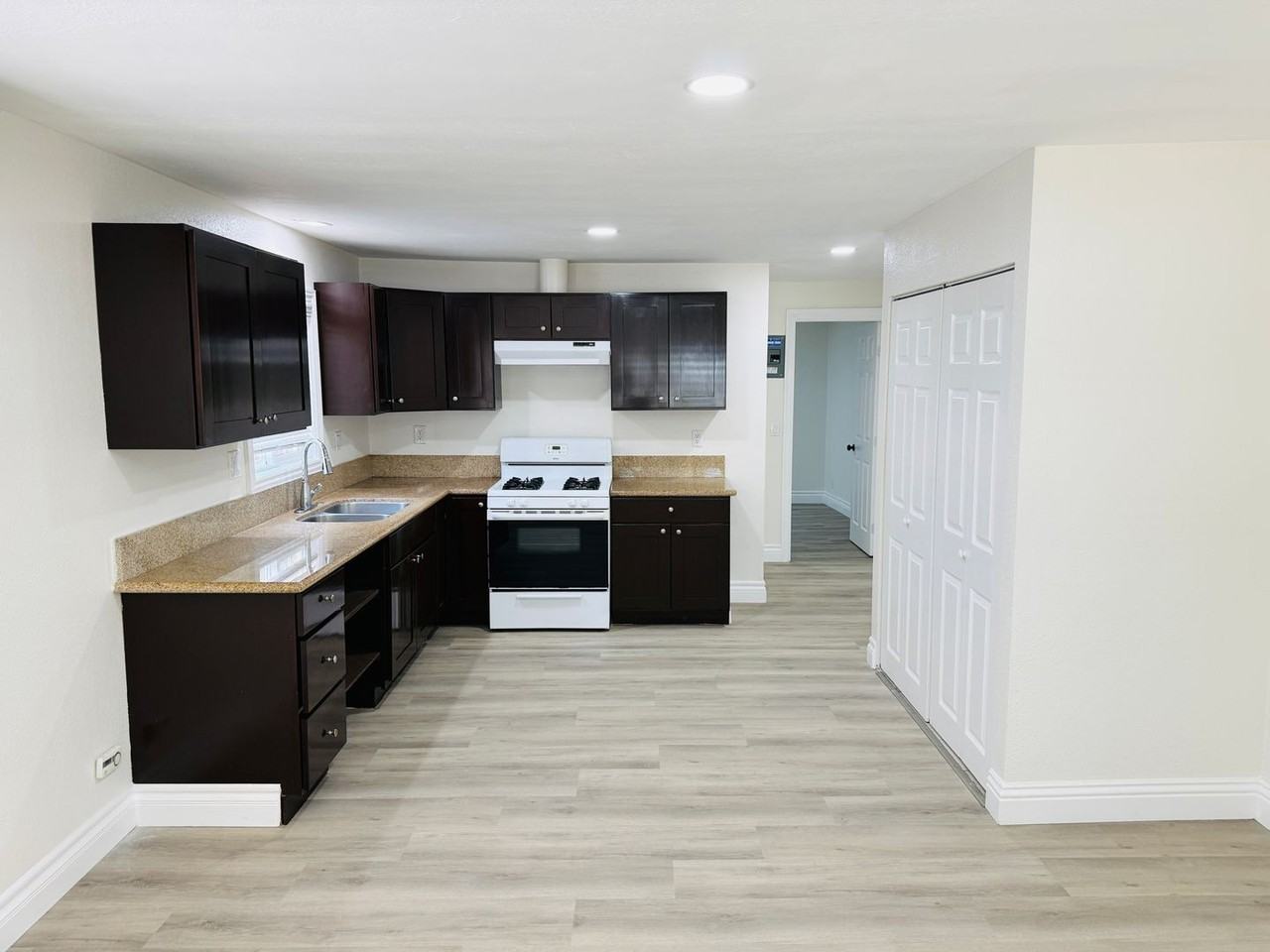 11064 San Juan St - Photo 3 of 11
