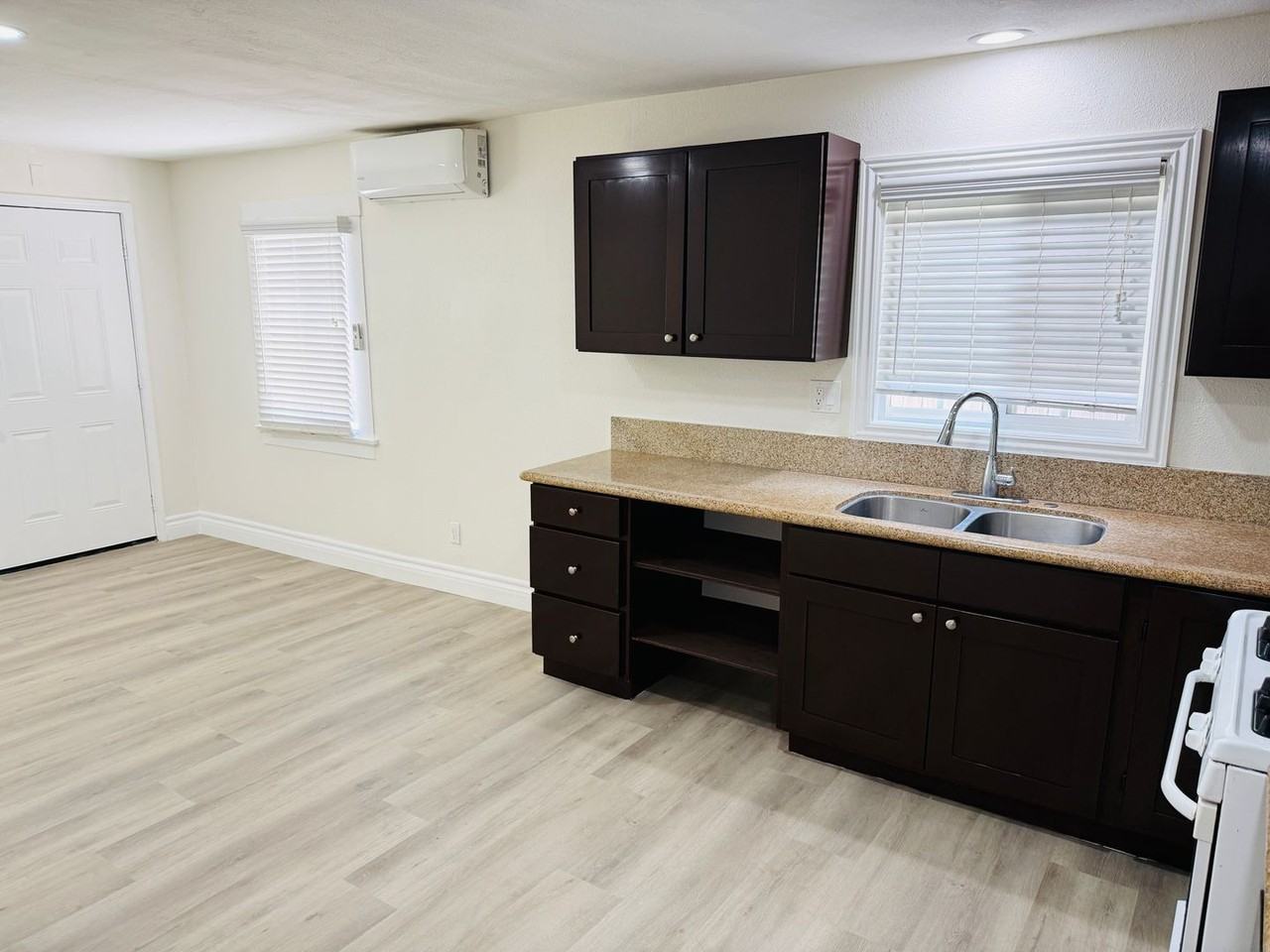 11064 San Juan St - Photo 4 of 11