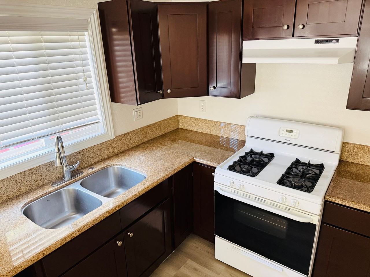 11064 San Juan St - Photo 5 of 11