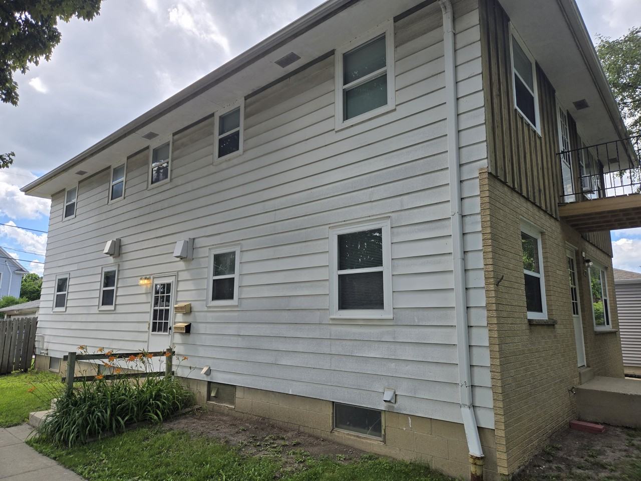 3477 S Kansas Ave - Photo 2 of 24