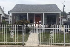 featured image of 1512 Roosevelt Ave