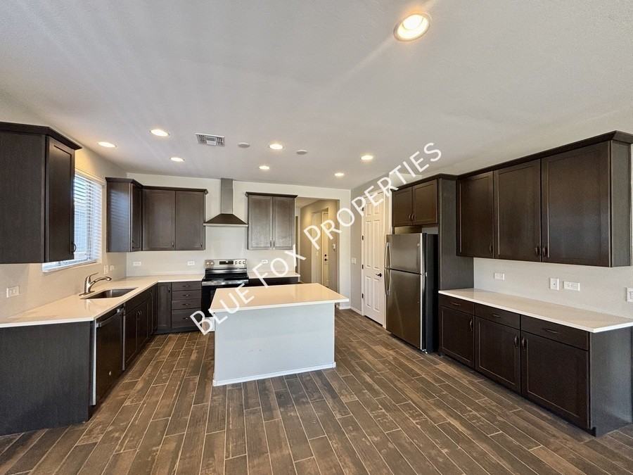12013 E Ryscott Cir - Photo 3 of 26