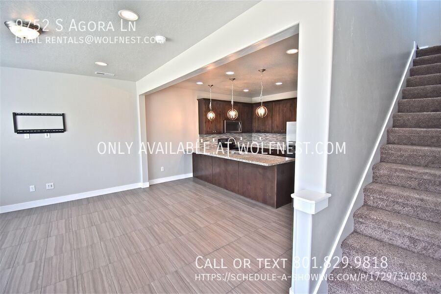 9752 S Agora Ln - Photo 3 of 34