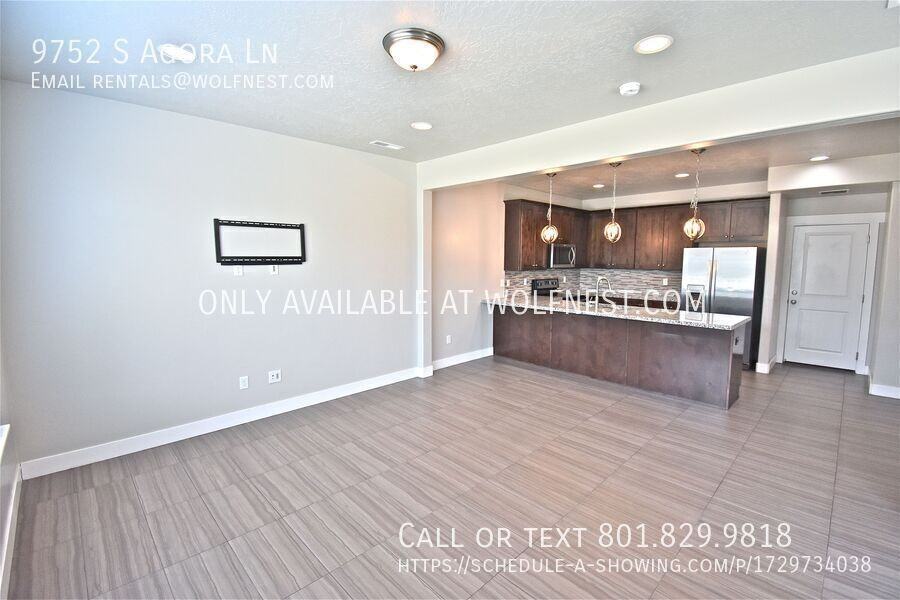 9752 S Agora Ln - Photo 4 of 34