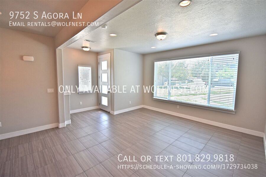 9752 S Agora Ln - Photo 6 of 34