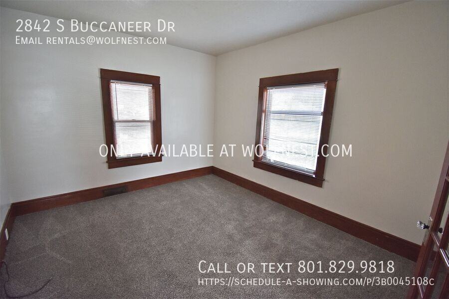2842 S Buccaneer Dr - Photo 6 of 32