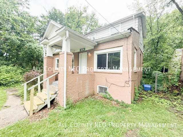 1234 Winton Ave - Photo 3 of 30