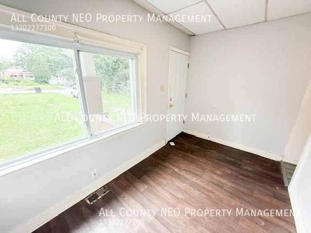 1234 Winton Ave - Photo 5 of 30