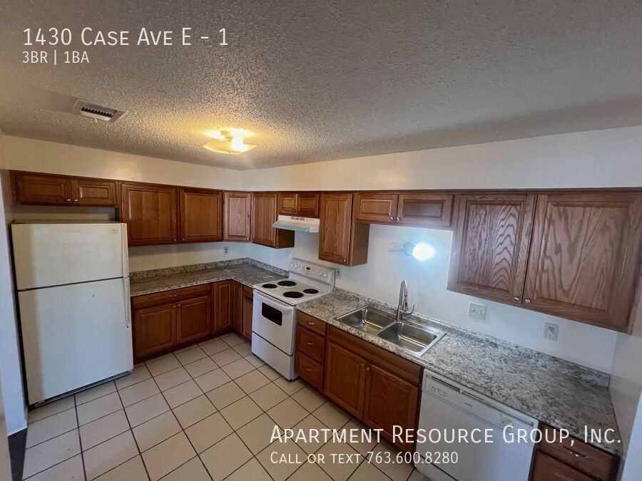 1430 Case Ave E #1 - Photo 4 of 13