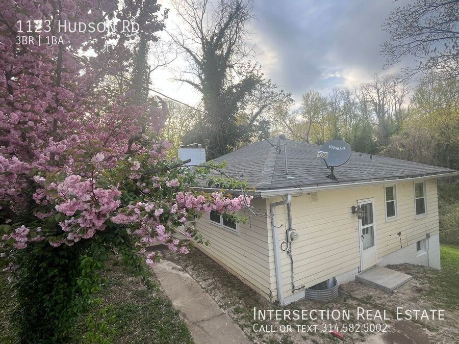 1123 Hudson Rd - Photo 2 of 14