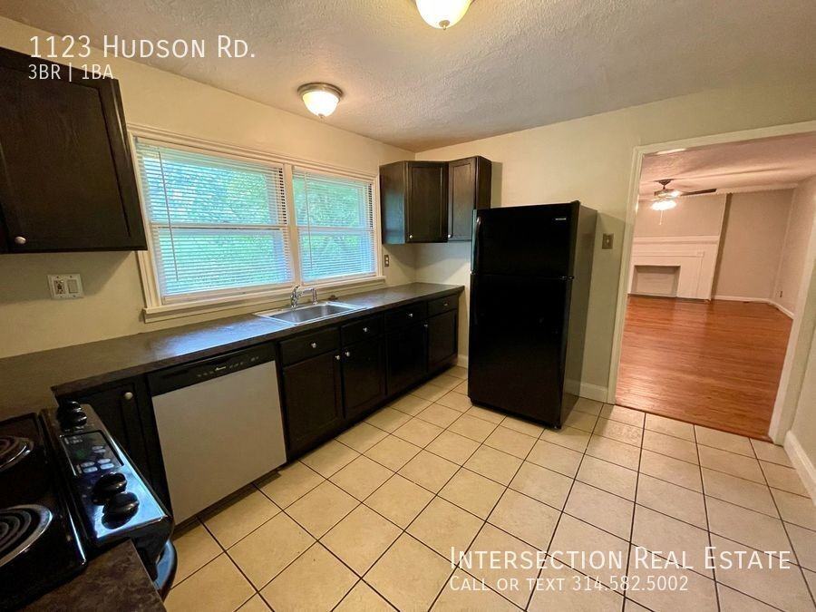 1123 Hudson Rd - Photo 6 of 14